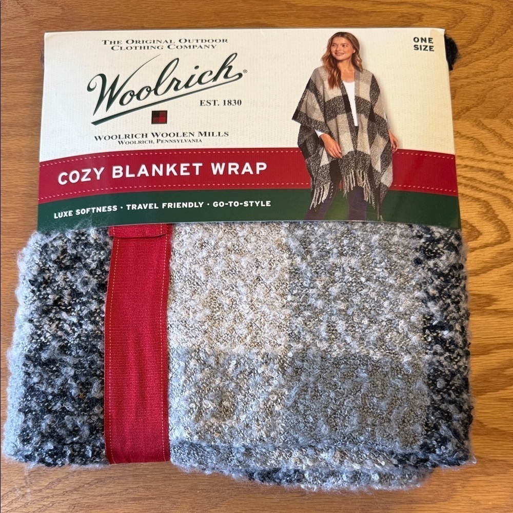 NWT Woolrich Black and Gray Plaid Cozy Blanket Wrap One Size